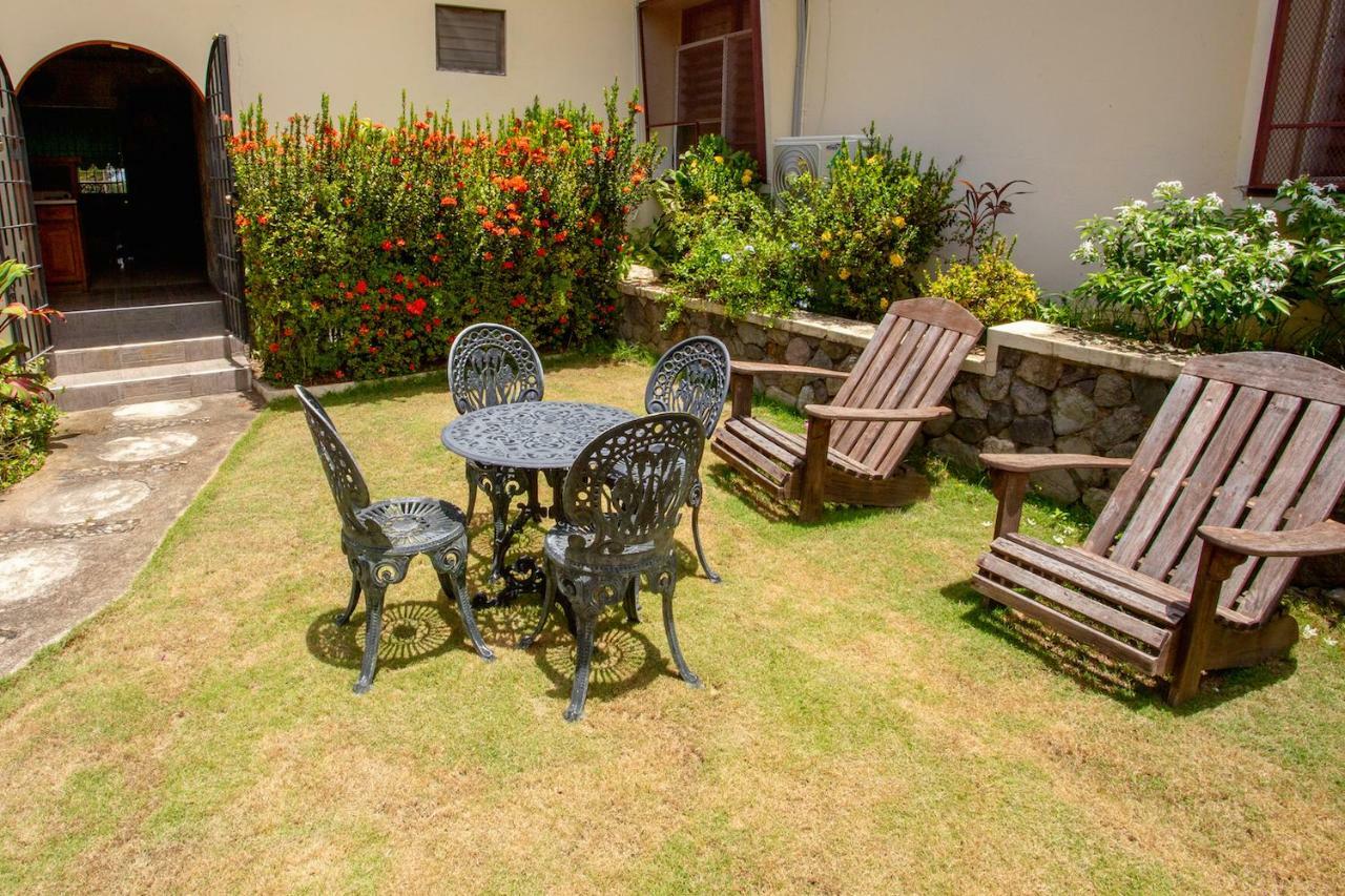 2 BR on Private Estate Apartment Kingston Exterior foto